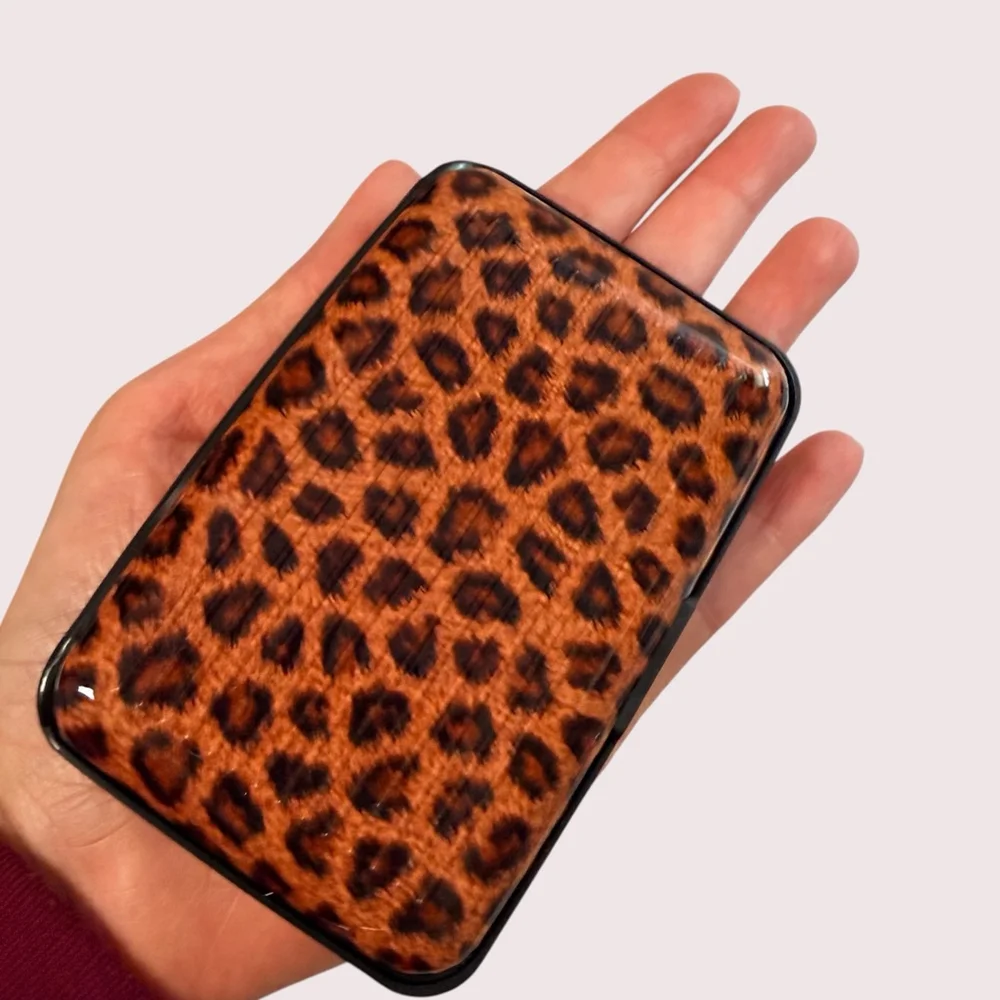 Leopard Print Hard Case Card Holder Wallet Accordion Organizer Card Caddy